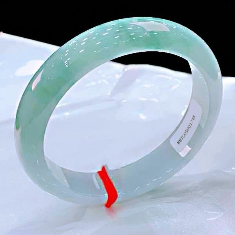 Lighting - Myanmar , Natural Ice Jadeite for