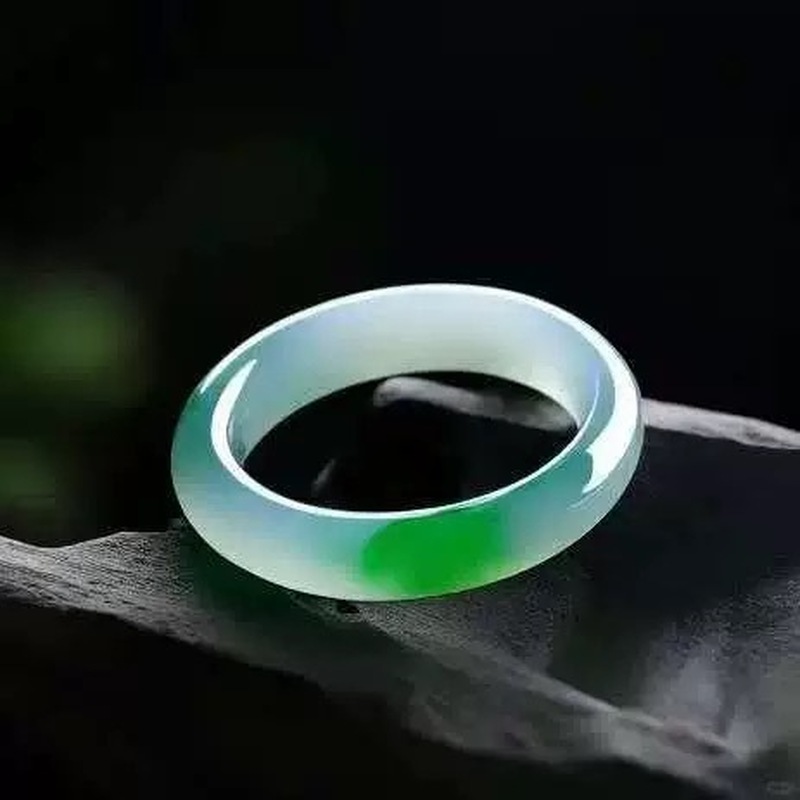 Lighting - Myanmar jadeite bracelet, ice-waxy type, regular