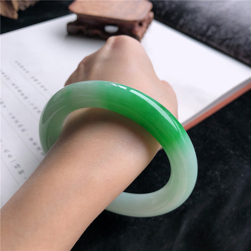 Natural Burmese Jadeite Bracel - đánh giá và giá Lighting